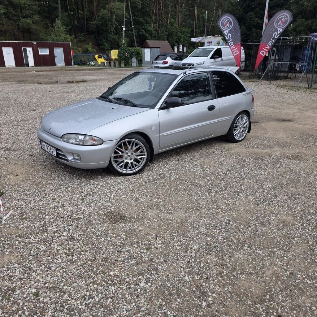 Zdjęcie: 1993 Mitsubishi Colt