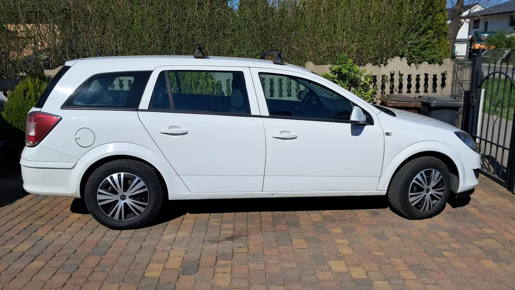 Zdjęcie: 2011 Opel Astra