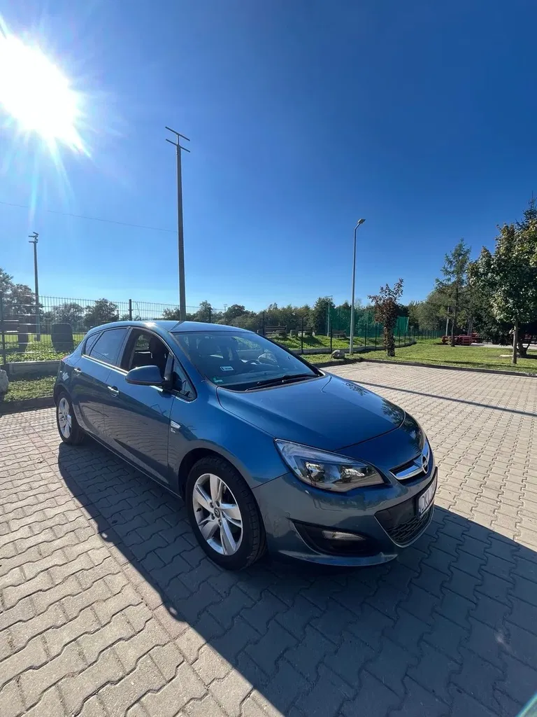 Zdjęcie: 2012 Opel Astra