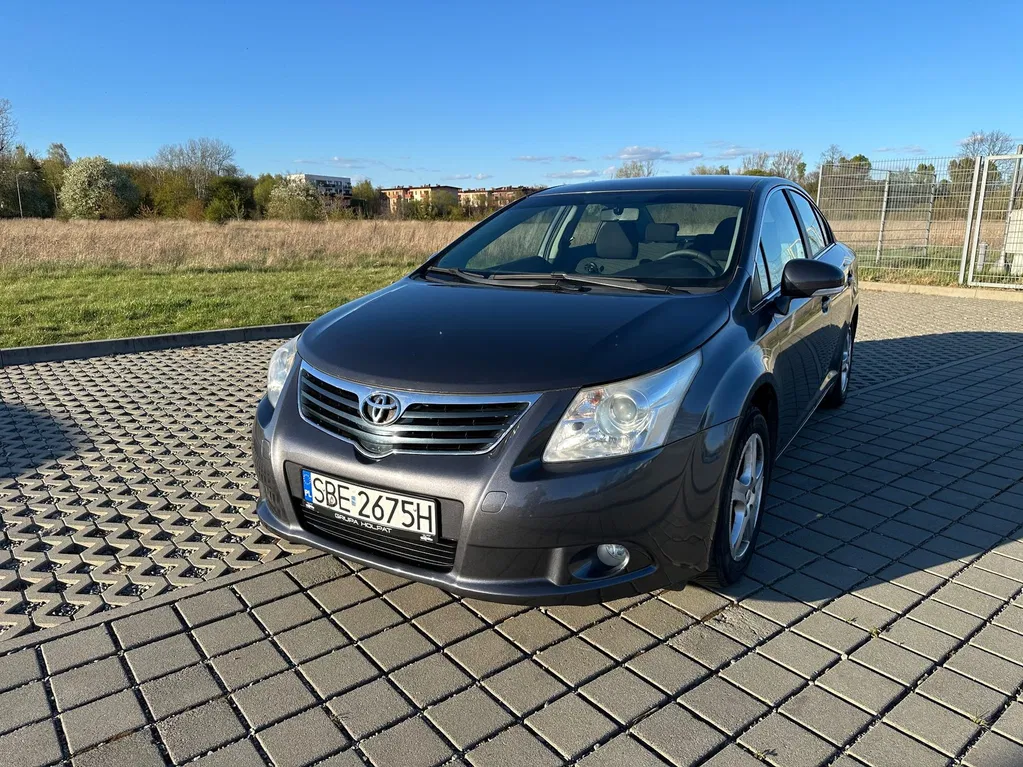 Zdjęcie: 2010 Toyota Avensis