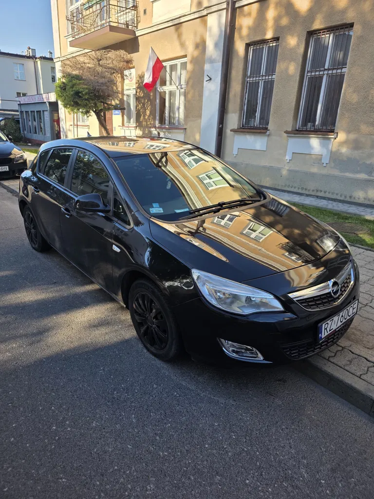 Zdjęcie: 2011 Opel Astra