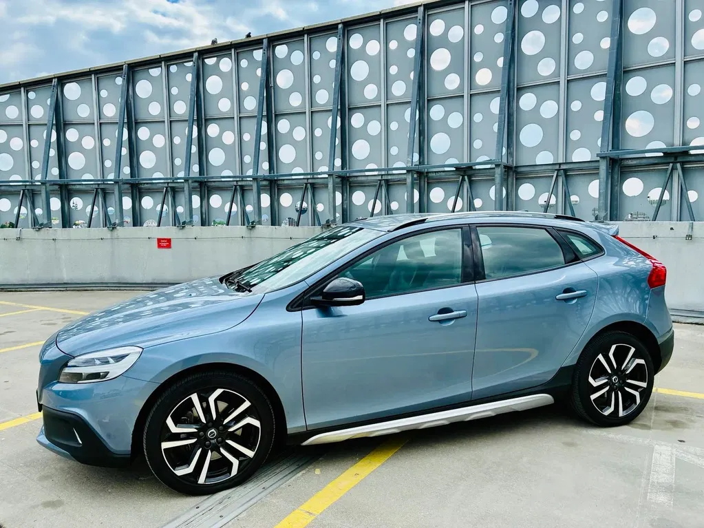 Zdjęcie: 2019 Volvo V40 Cross Country