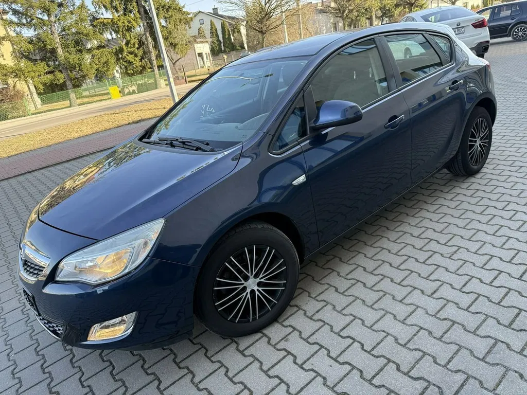 Zdjęcie: 2011 Opel Astra