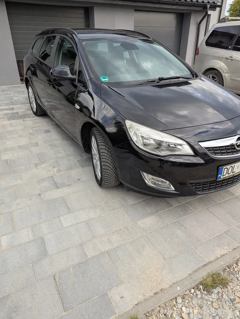 Zdjęcie: 2011 Opel Astra