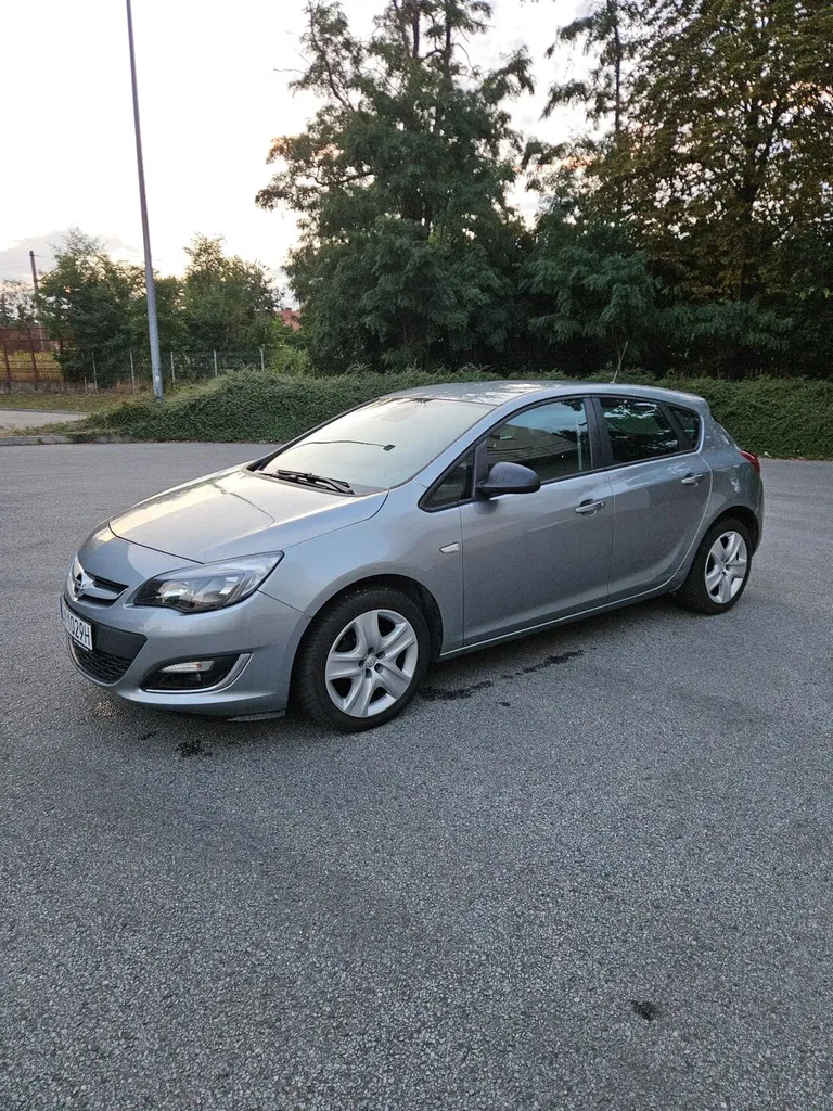 Zdjęcie: 2012 Opel Astra