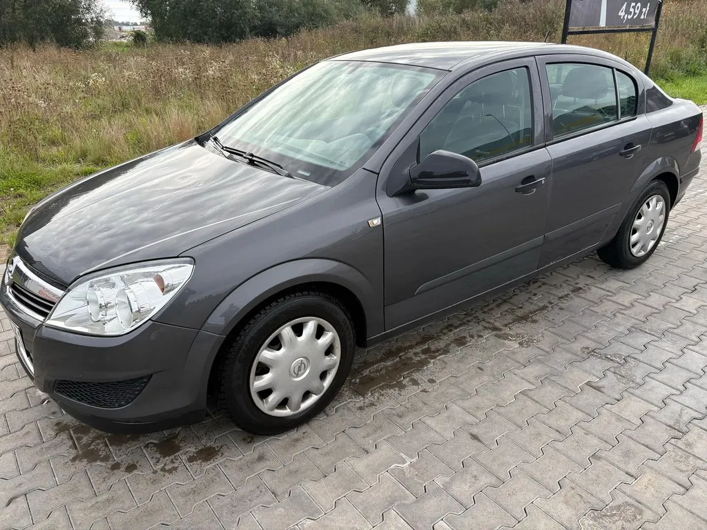 Zdjęcie: 2011 Opel Astra