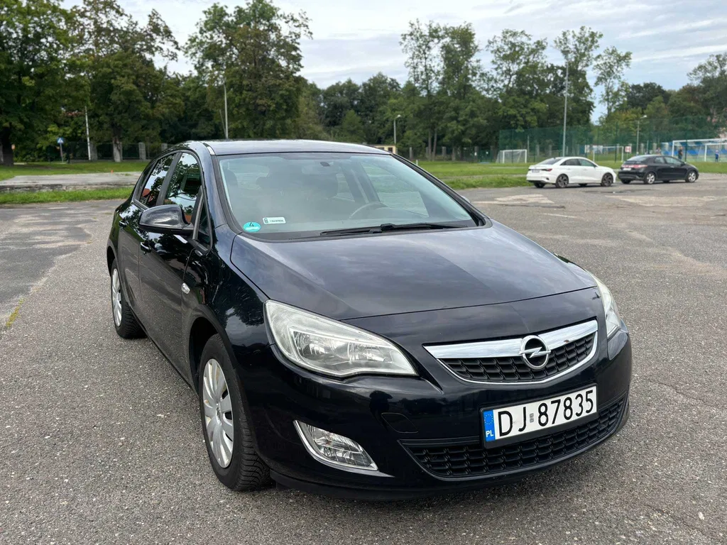 Zdjęcie: 2011 Opel Astra