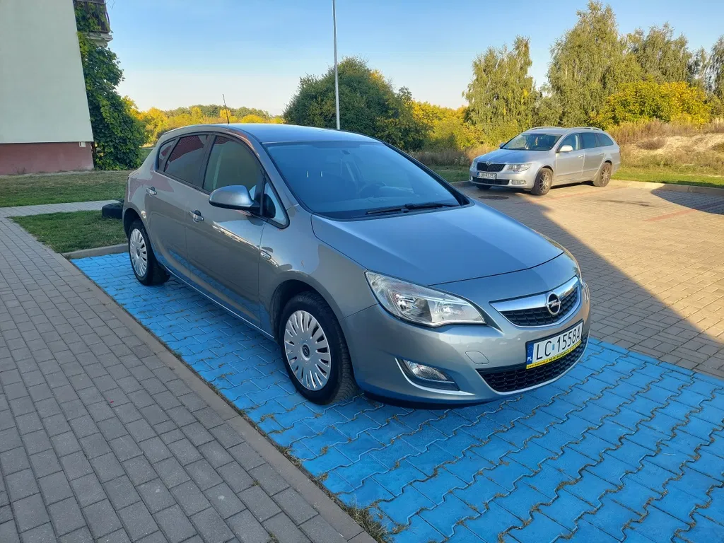 Zdjęcie: 2010 Opel Astra