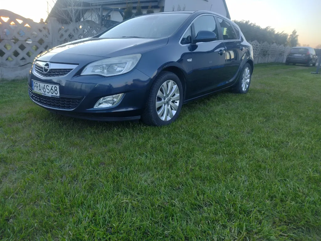 Zdjęcie: 2012 Opel Astra