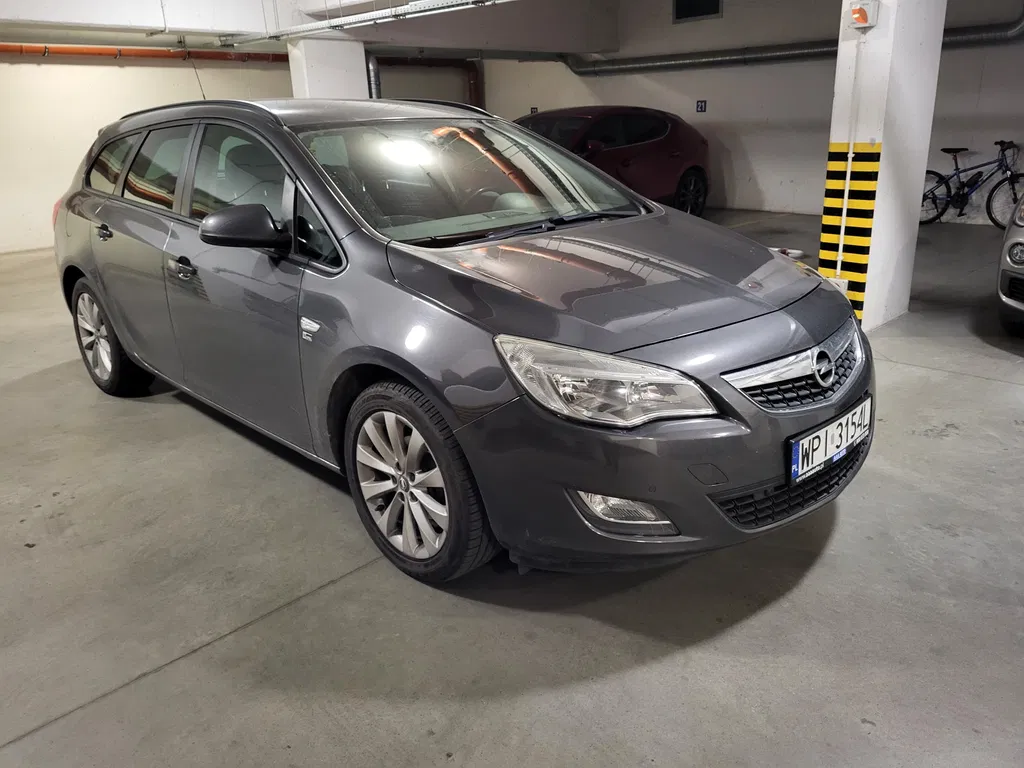 Zdjęcie: 2012 Opel Astra
