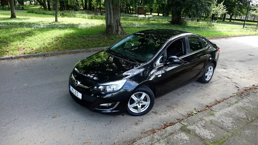 Zdjęcie: 2013 Opel Astra
