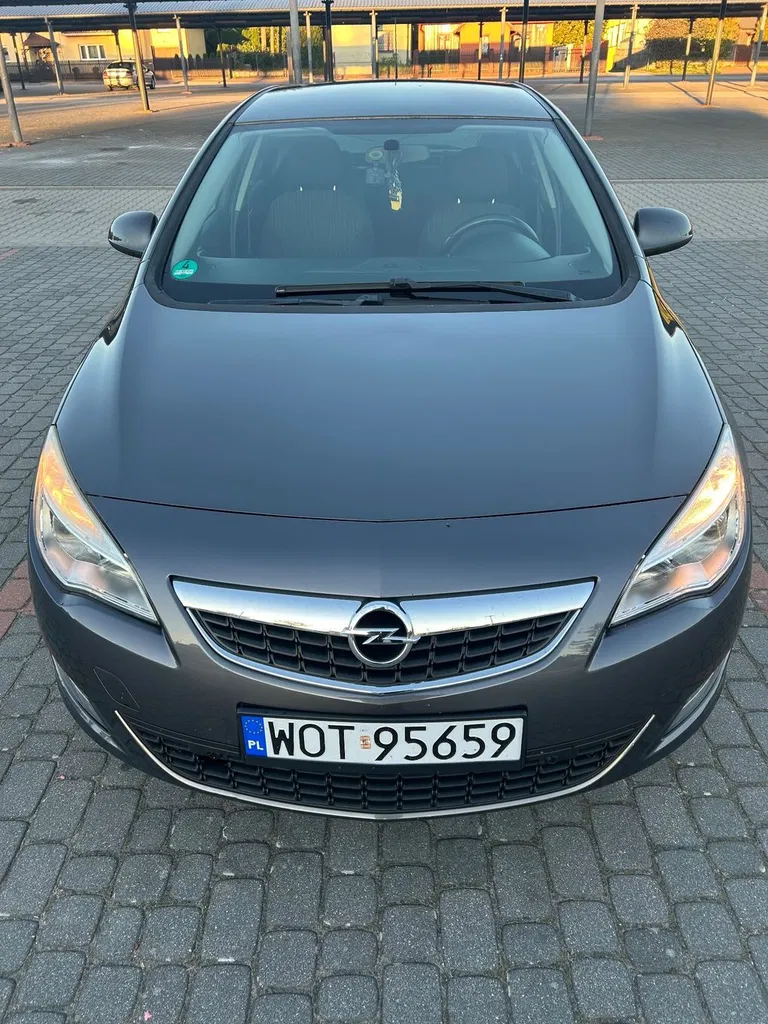 Zdjęcie: 2012 Opel Astra