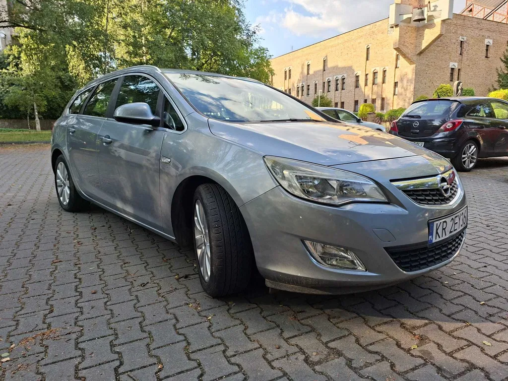 Zdjęcie: 2011 Opel Astra