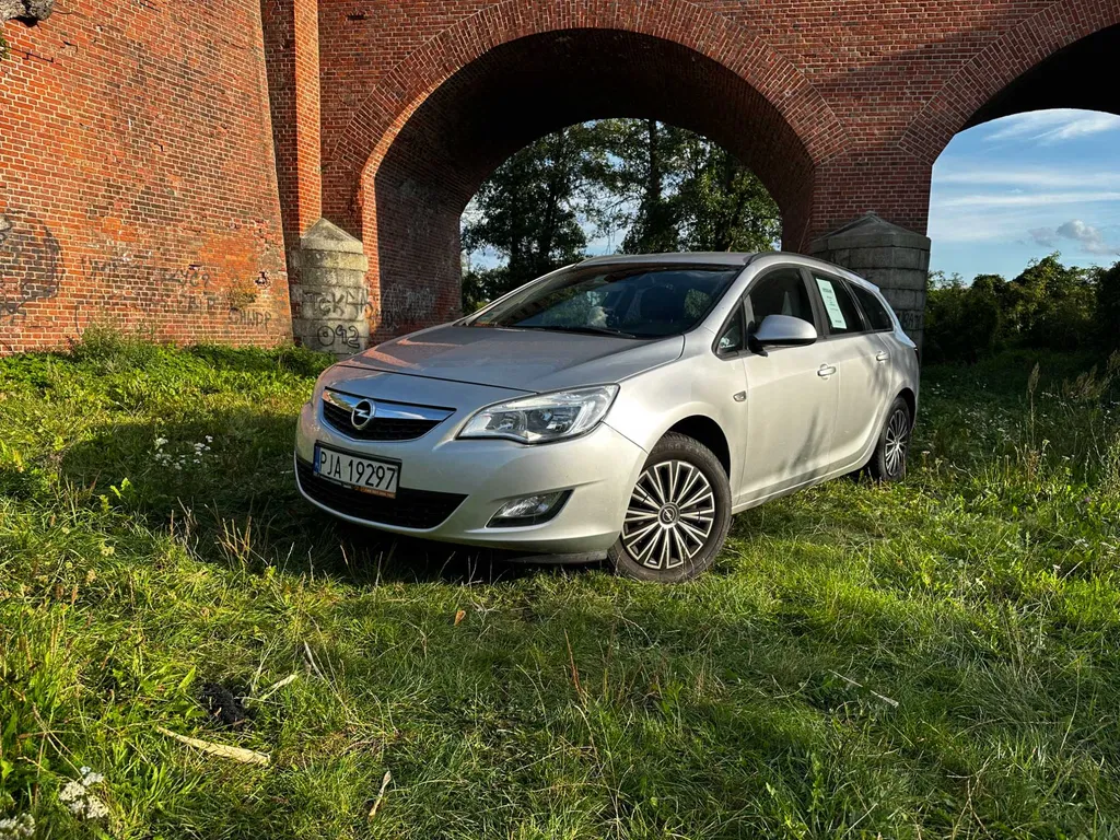 Zdjęcie: 2012 Opel Astra