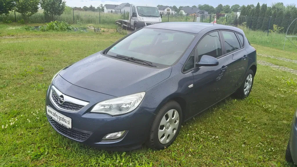 Zdjęcie: 2011 Opel Astra