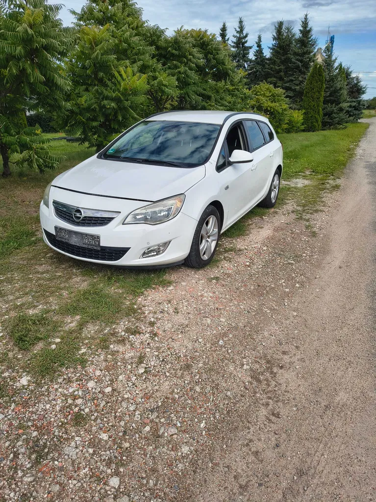 Zdjęcie: 2011 Opel Astra