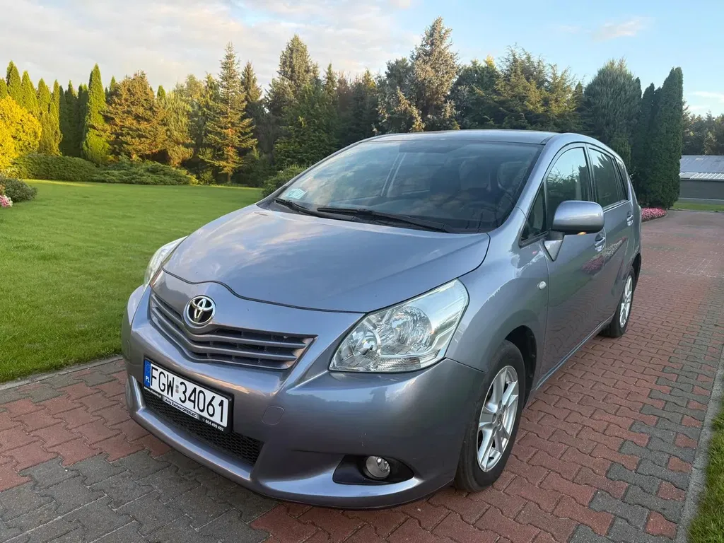 Zdjęcie: 2010 Toyota Verso