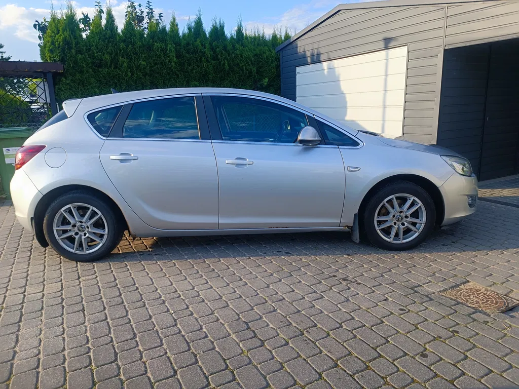 Zdjęcie: 2010 Opel Astra