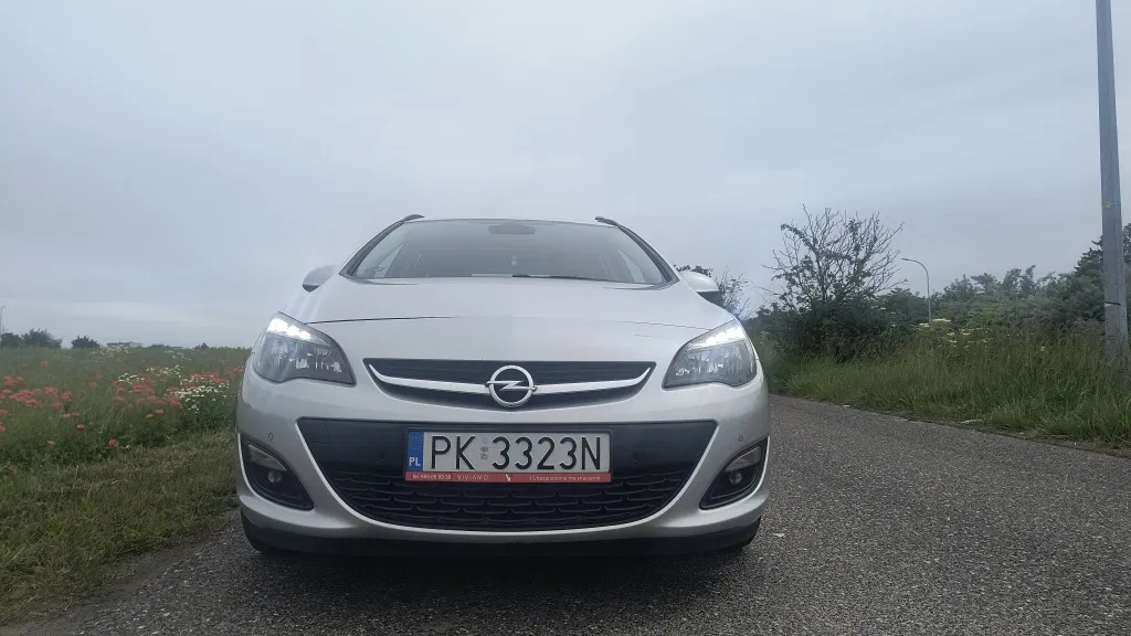 Zdjęcie: 2014 Opel Astra