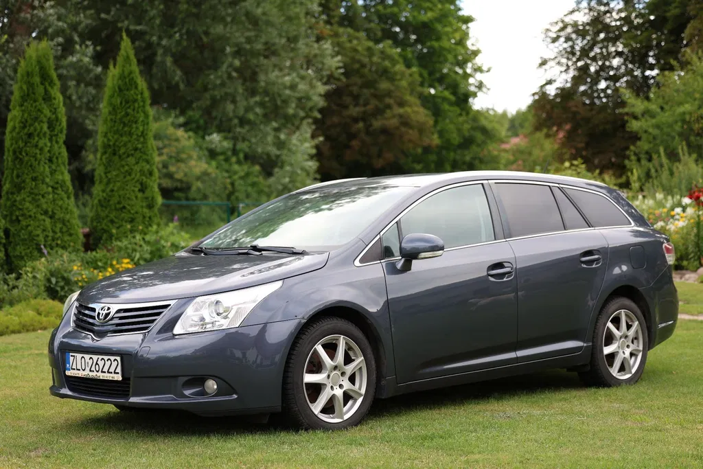 Zdjęcie: 2010 Toyota Avensis