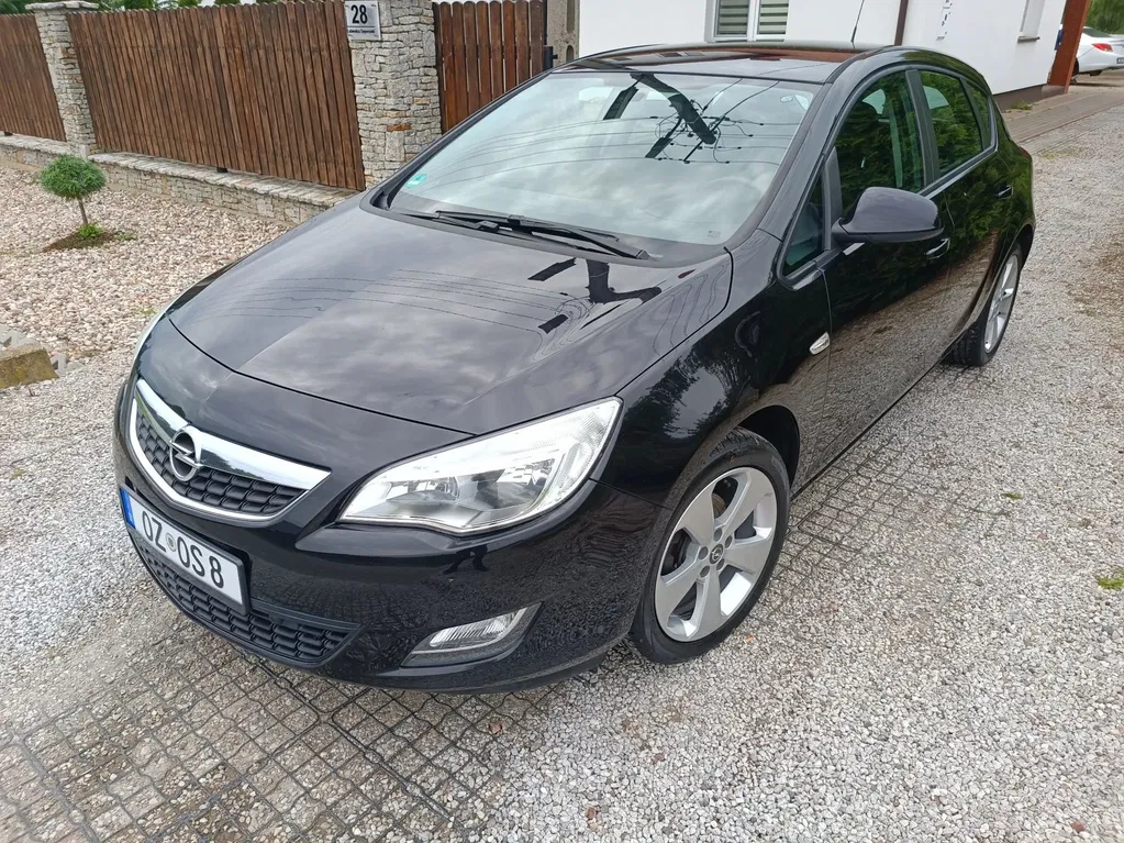 Zdjęcie: 2011 Opel Astra