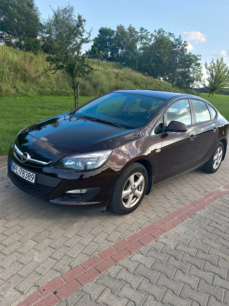 Zdjęcie: 2013 Opel Astra